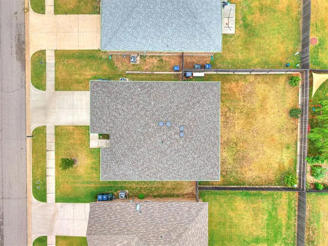 Photo 7 — 11012 NW 94th Street, Yukon, OK 73099