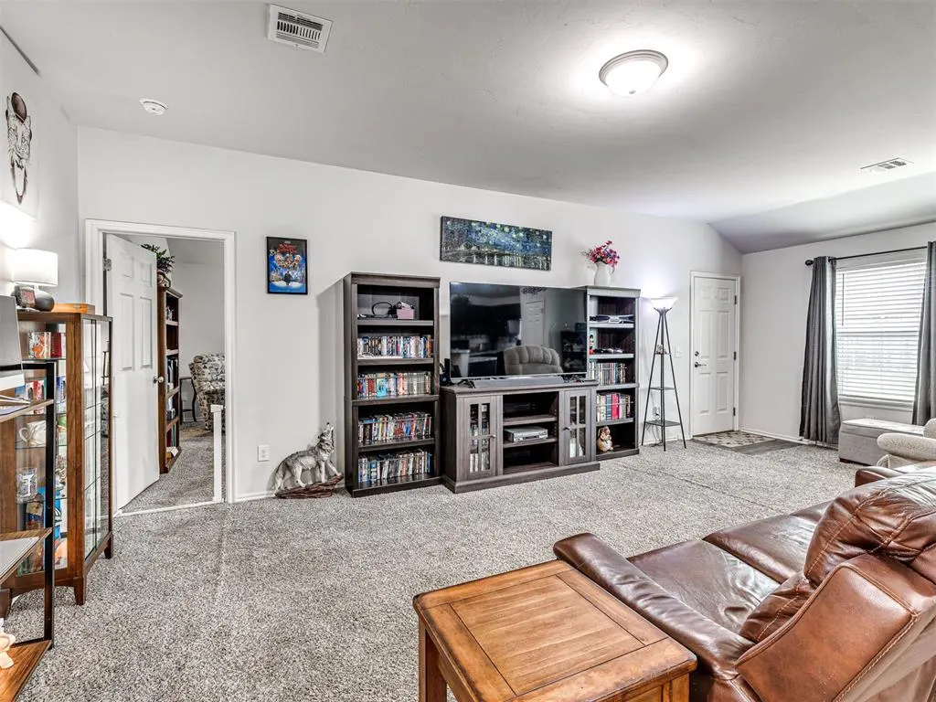 Photo 9 — 11012 NW 94th Street, Yukon, OK 73099