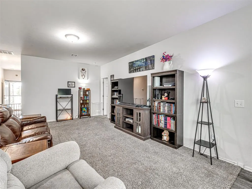 Photo 11 — 11012 NW 94th Street, Yukon, OK 73099
