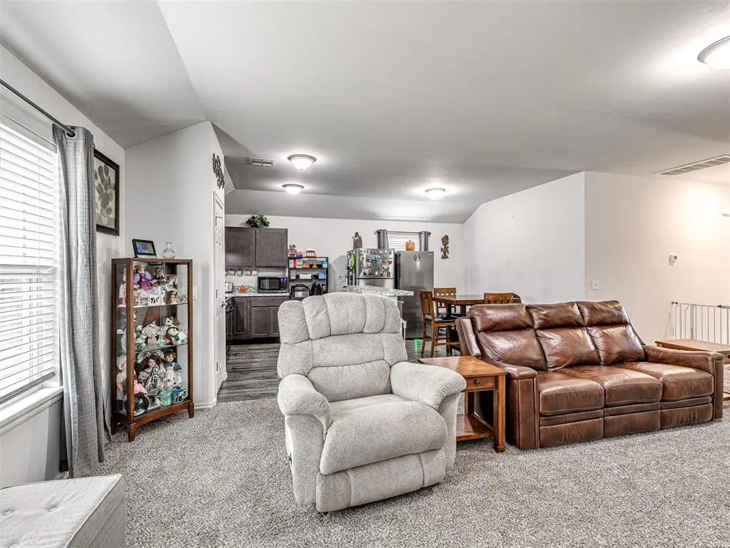 Photo 12 — 11012 NW 94th Street, Yukon, OK 73099