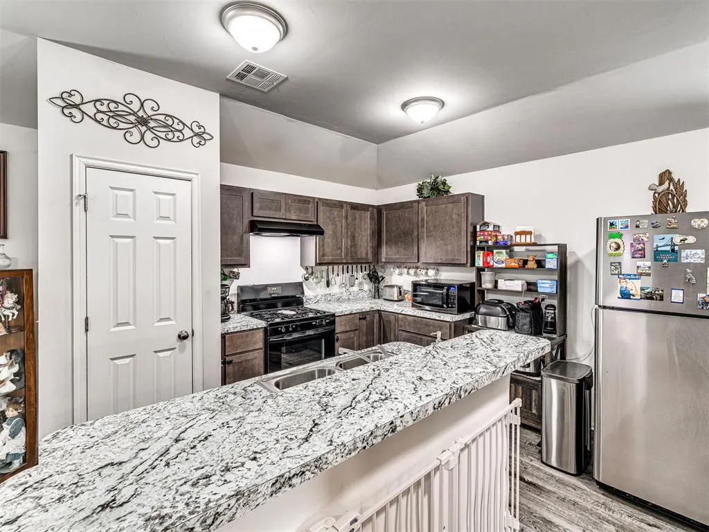 Photo 16 — 11012 NW 94th Street, Yukon, OK 73099