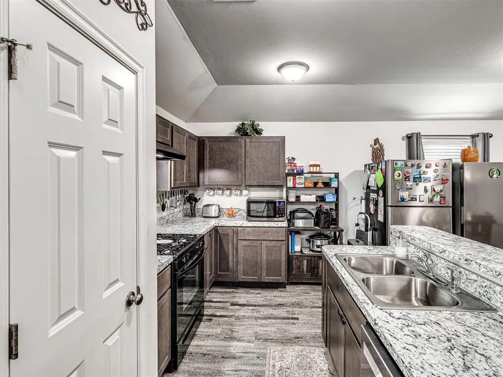 Photo 17 — 11012 NW 94th Street, Yukon, OK 73099