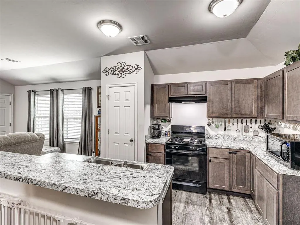 Photo 20 — 11012 NW 94th Street, Yukon, OK 73099