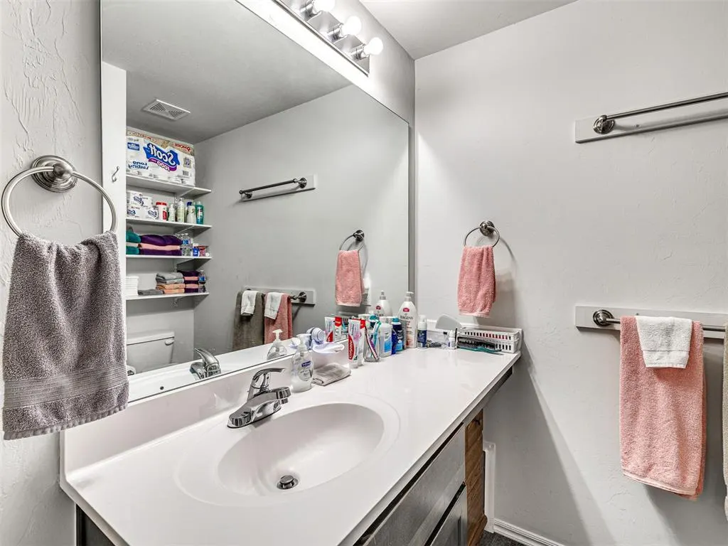Photo 27 — 11012 NW 94th Street, Yukon, OK 73099