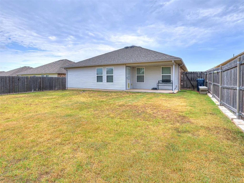 Photo 37 — 11012 NW 94th Street, Yukon, OK 73099