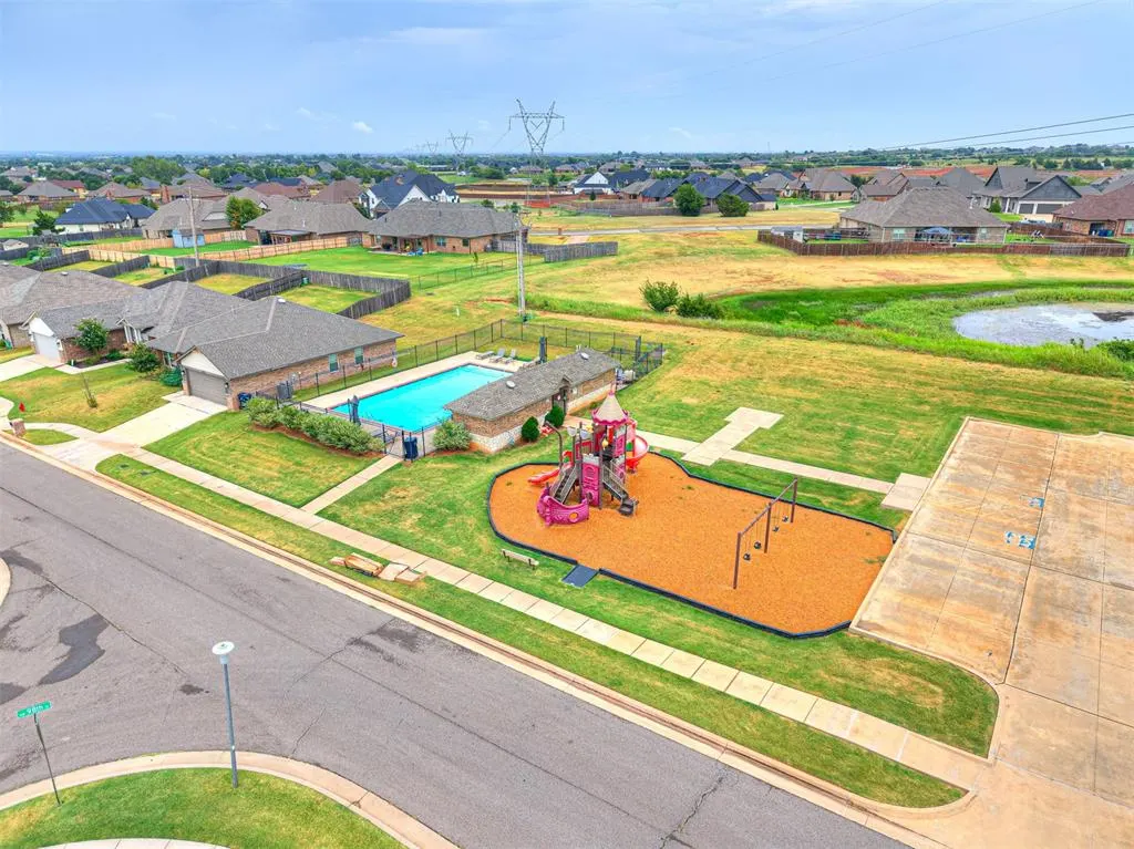 Photo 42 — 11012 NW 94th Street, Yukon, OK 73099