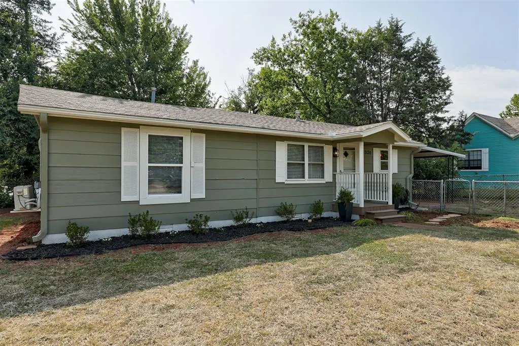 Front exterior — 320 S Pine Street, Guthrie, OK 73044