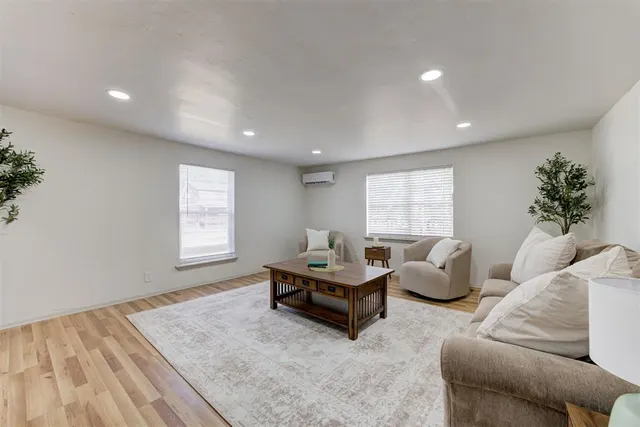 Photo 4 — 320 S Pine Street, Guthrie, OK 73044