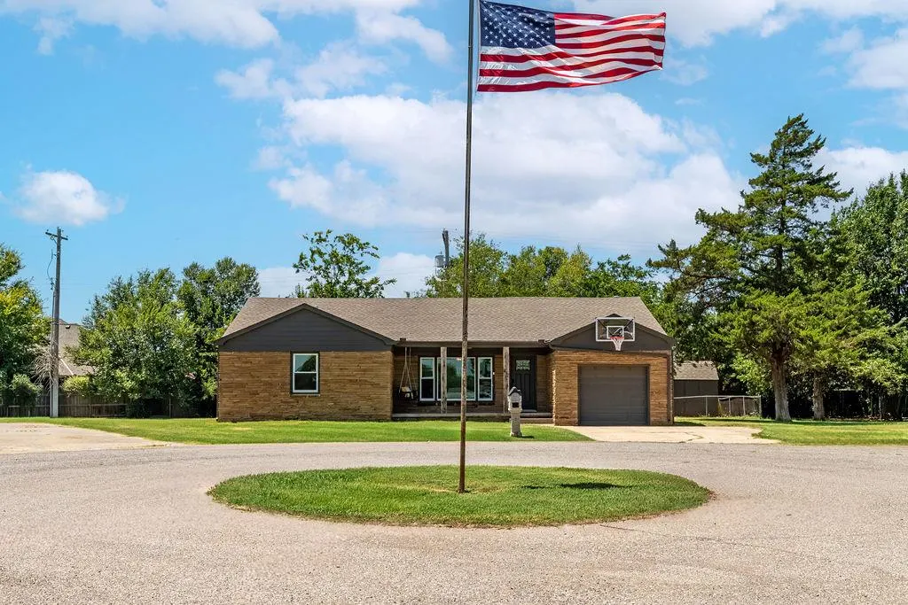Front exterior — 812 Allison Place, El Reno, OK 73036