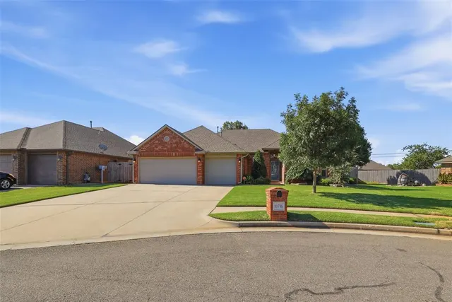 Photo 2 — 10716 NW 37th Street, Yukon, OK 73099