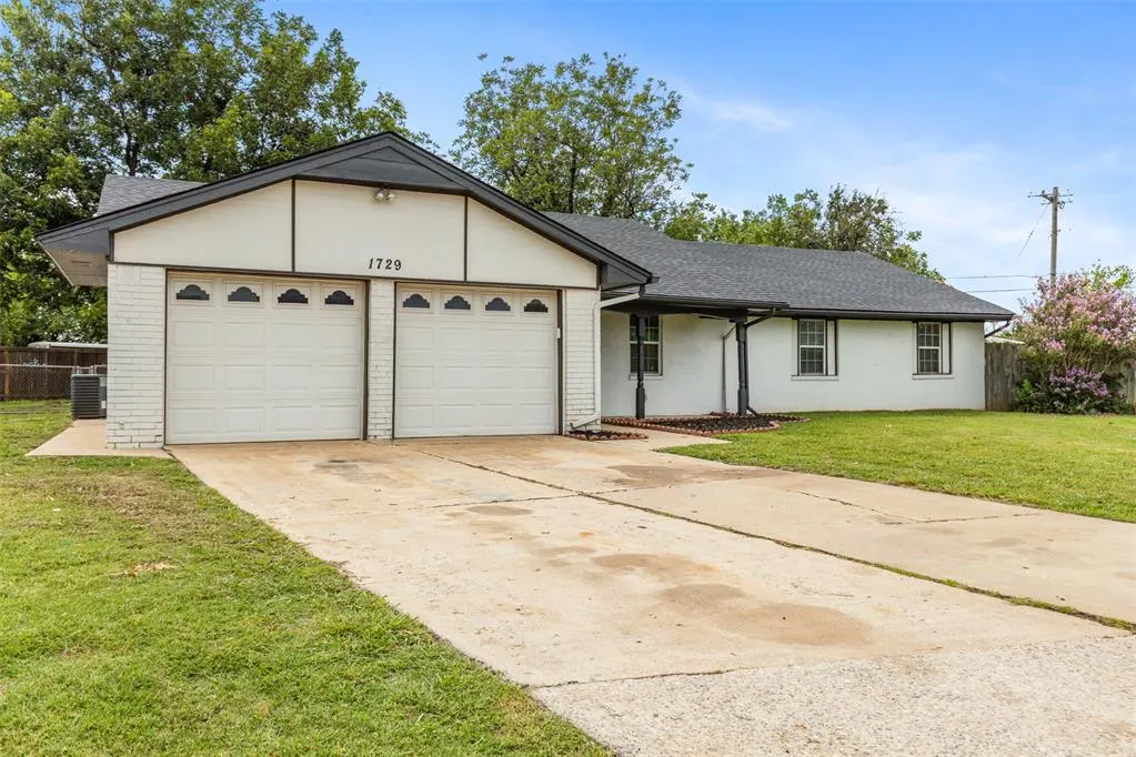 Photo 2 — 1729 Gladstone Terrace, Oklahoma City, OK 73120
