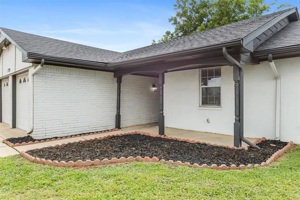 Photo 3 — 1729 Gladstone Terrace, Oklahoma City, OK 73120