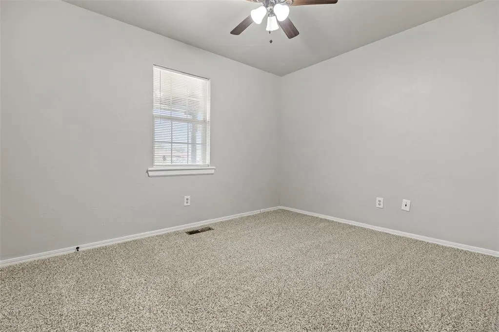 Photo 6 — 1729 Gladstone Terrace, Oklahoma City, OK 73120