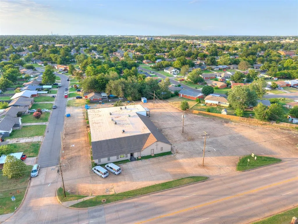 Front exterior — 809 SW 4th Street, Moore, OK 73160