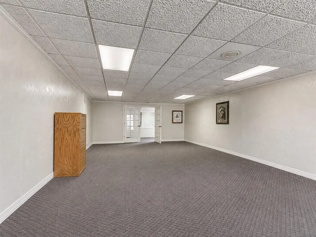Photo 6 — 809 SW 4th Street, Moore, OK 73160