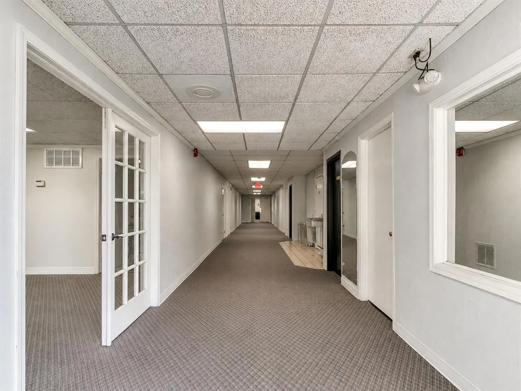 Photo 8 — 809 SW 4th Street, Moore, OK 73160