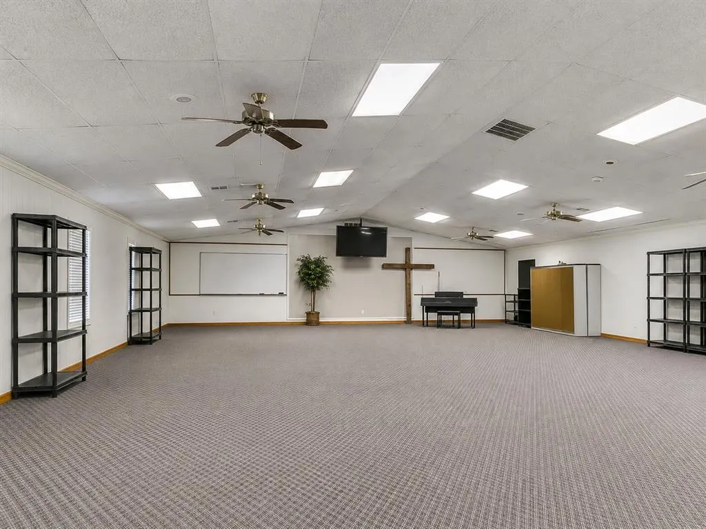 Photo 9 — 809 SW 4th Street, Moore, OK 73160