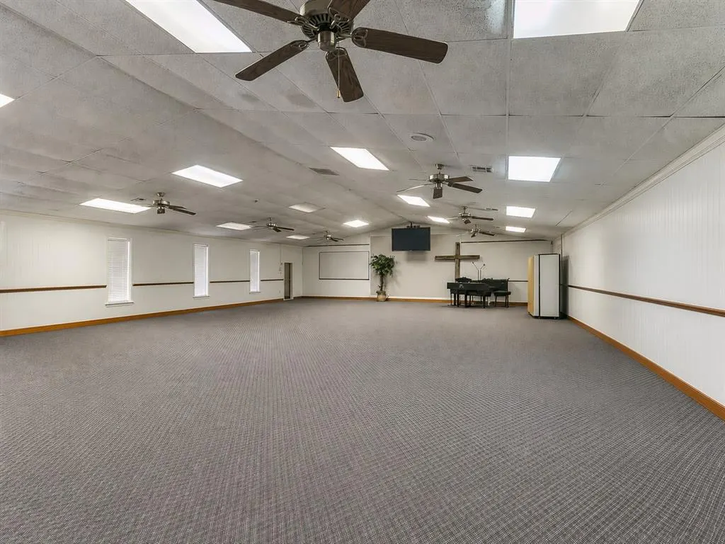 Photo 12 — 809 SW 4th Street, Moore, OK 73160