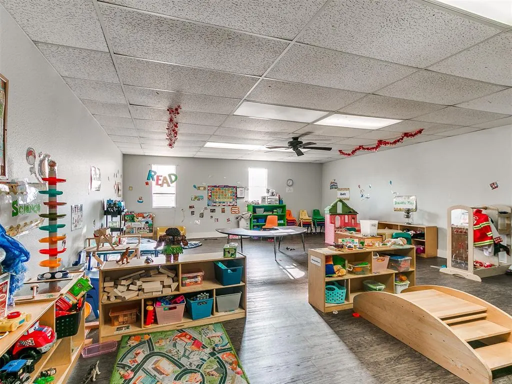 Photo 18 — 809 SW 4th Street, Moore, OK 73160