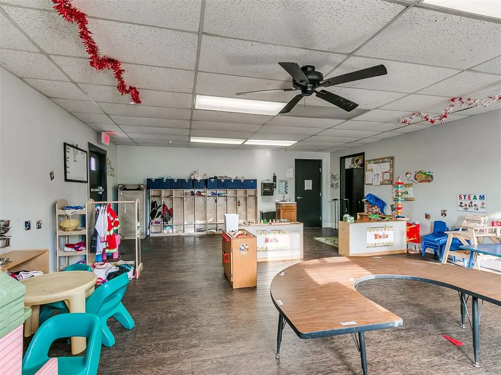 Photo 19 — 809 SW 4th Street, Moore, OK 73160