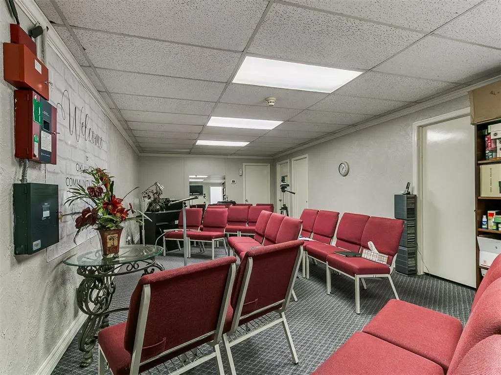 Photo 21 — 809 SW 4th Street, Moore, OK 73160