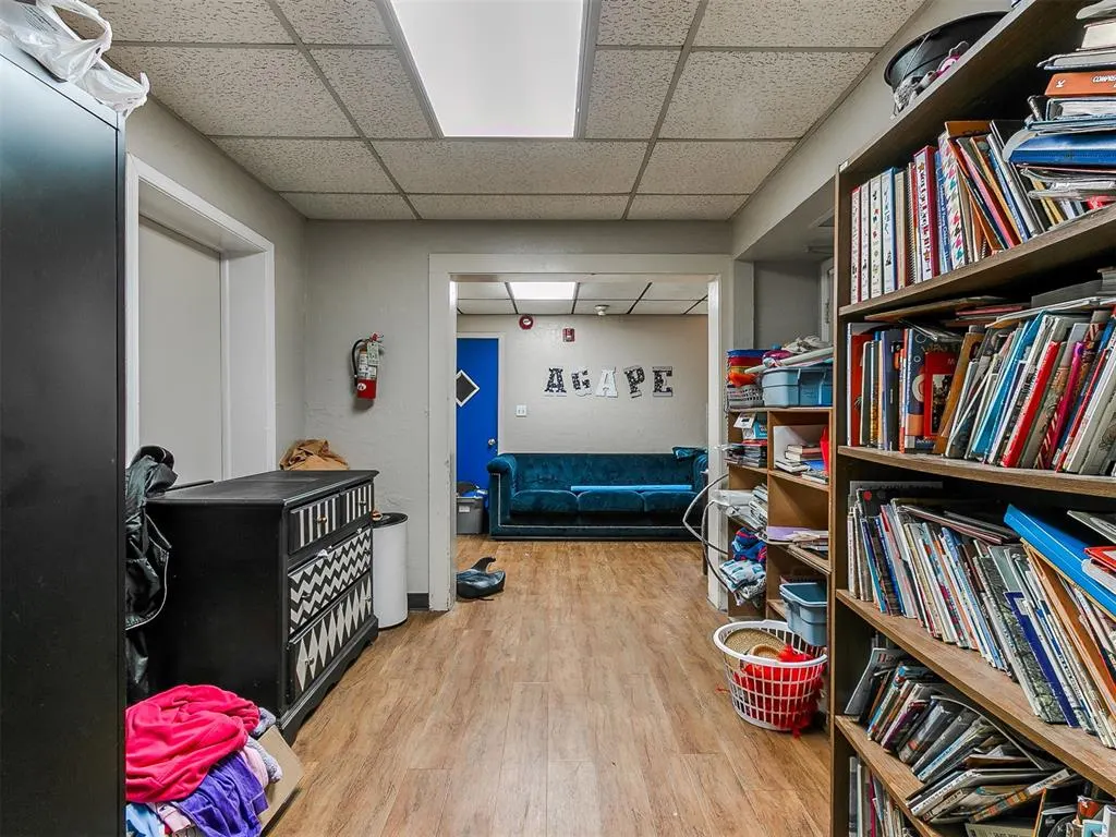 Photo 23 — 809 SW 4th Street, Moore, OK 73160