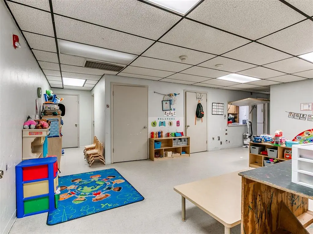 Photo 24 — 809 SW 4th Street, Moore, OK 73160