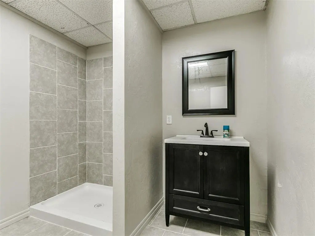 Photo 29 — 809 SW 4th Street, Moore, OK 73160
