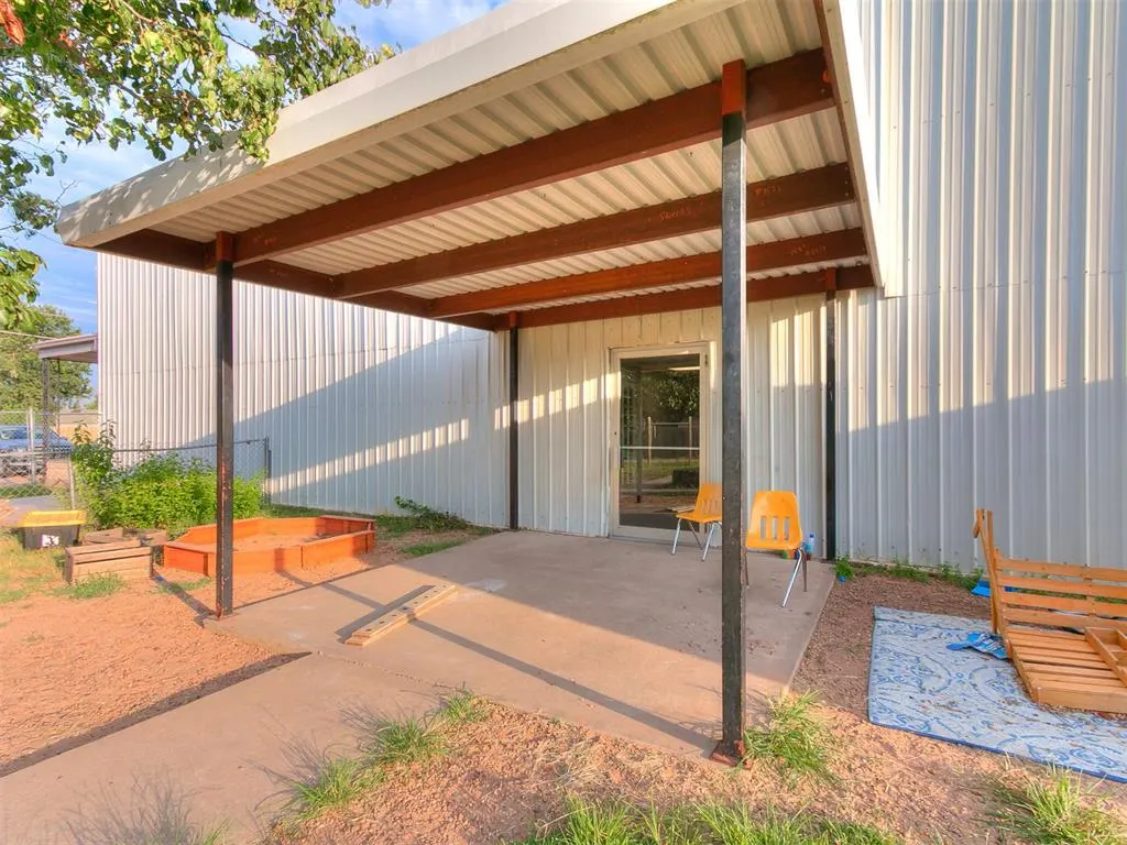 Photo 30 — 809 SW 4th Street, Moore, OK 73160