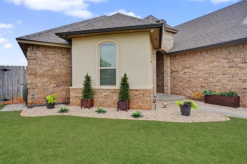 Photo 4 — 4600 Kentucky Ridge Drive, Mustang, OK 73064