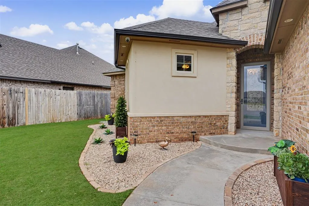 Photo 5 — 4600 Kentucky Ridge Drive, Mustang, OK 73064