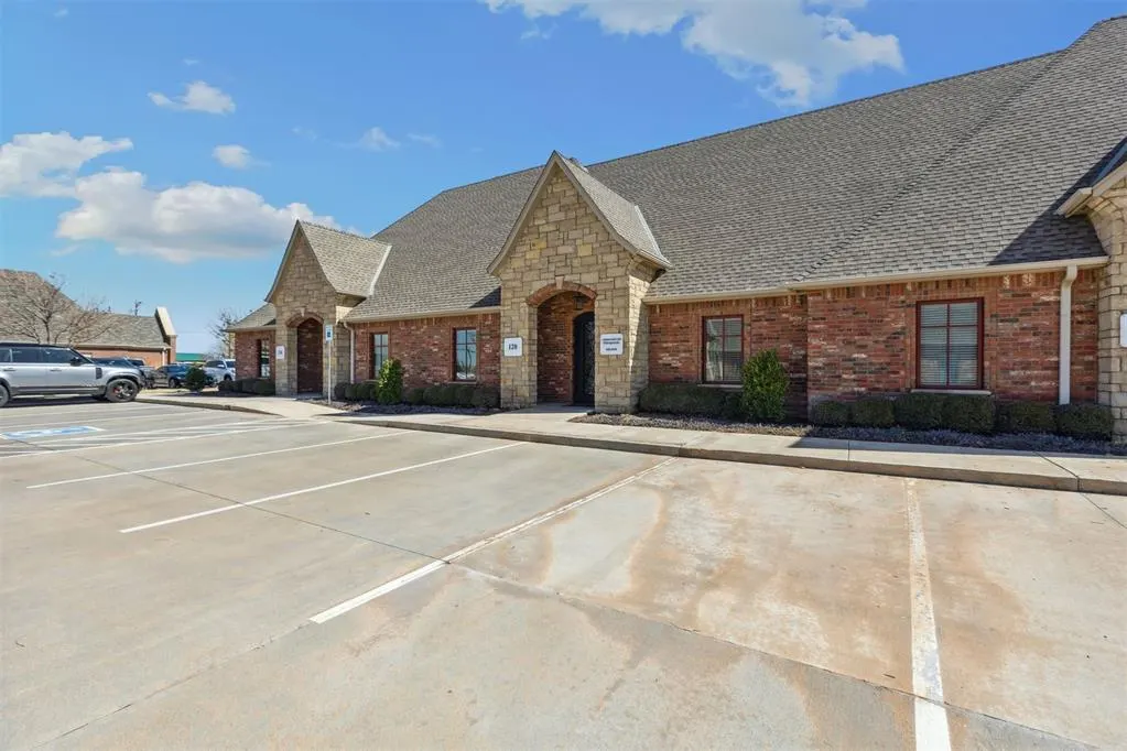 Photo 3 — 2616 Covell Village Drive 120, Edmond, OK 73003