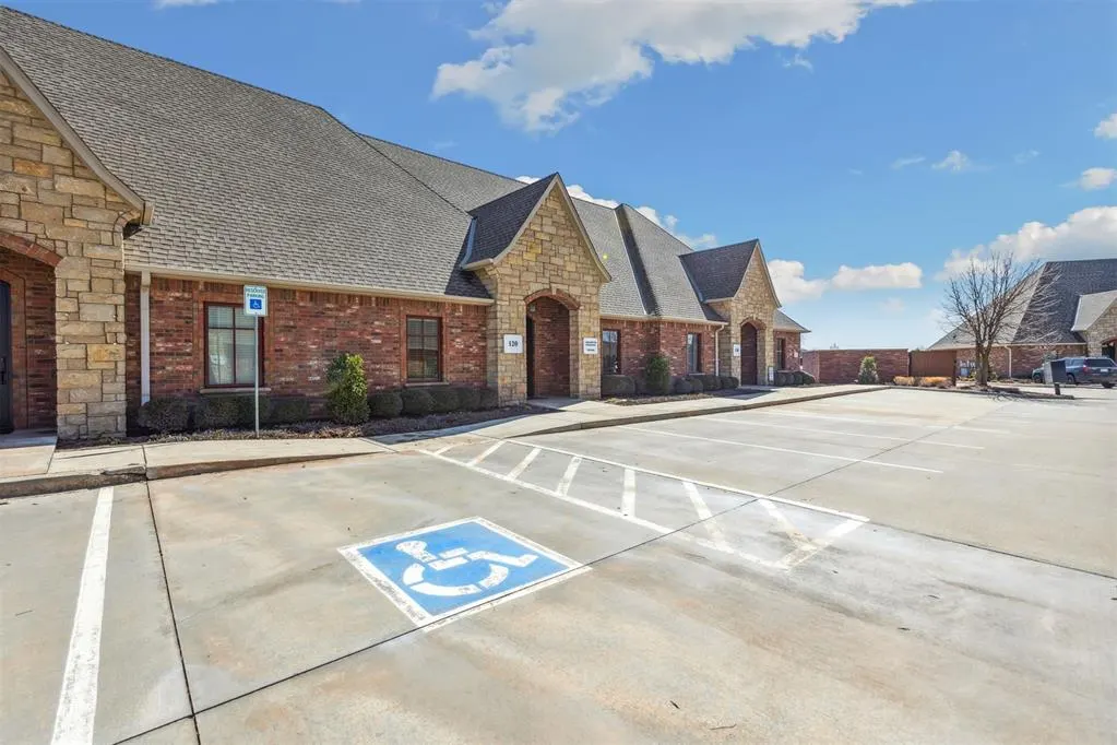 Photo 4 — 2616 Covell Village Drive 120, Edmond, OK 73003