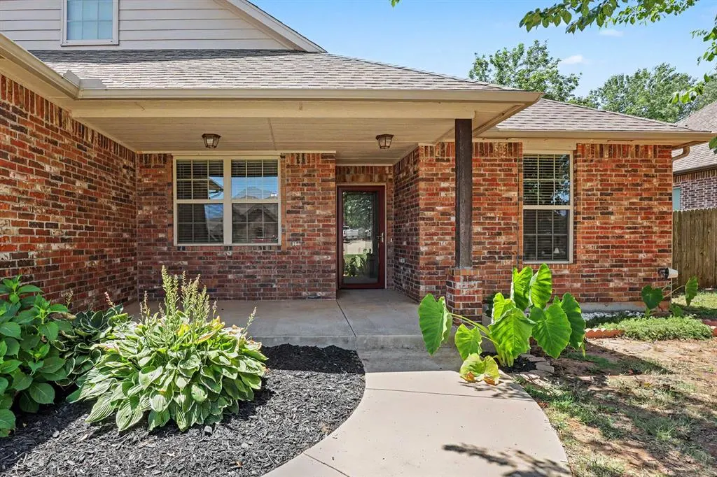 Photo 3 — 1022 Fox Run Lane, Blanchard, OK 73010