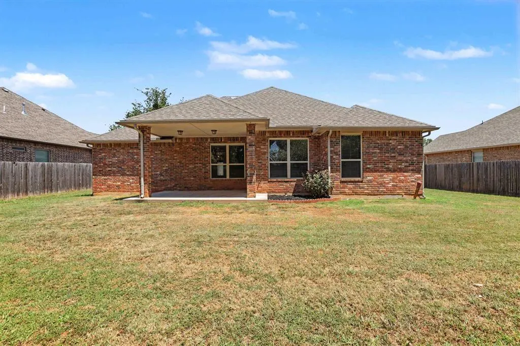 Photo 33 — 1022 Fox Run Lane, Blanchard, OK 73010