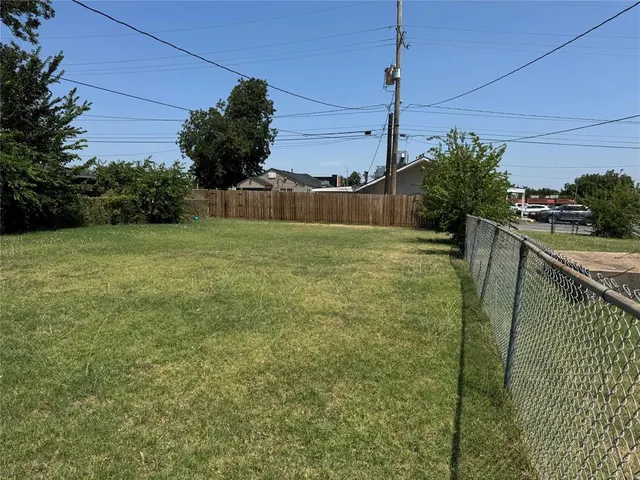 Photo 2 — 1507 SW A Avenue, Lawton, OK 73501