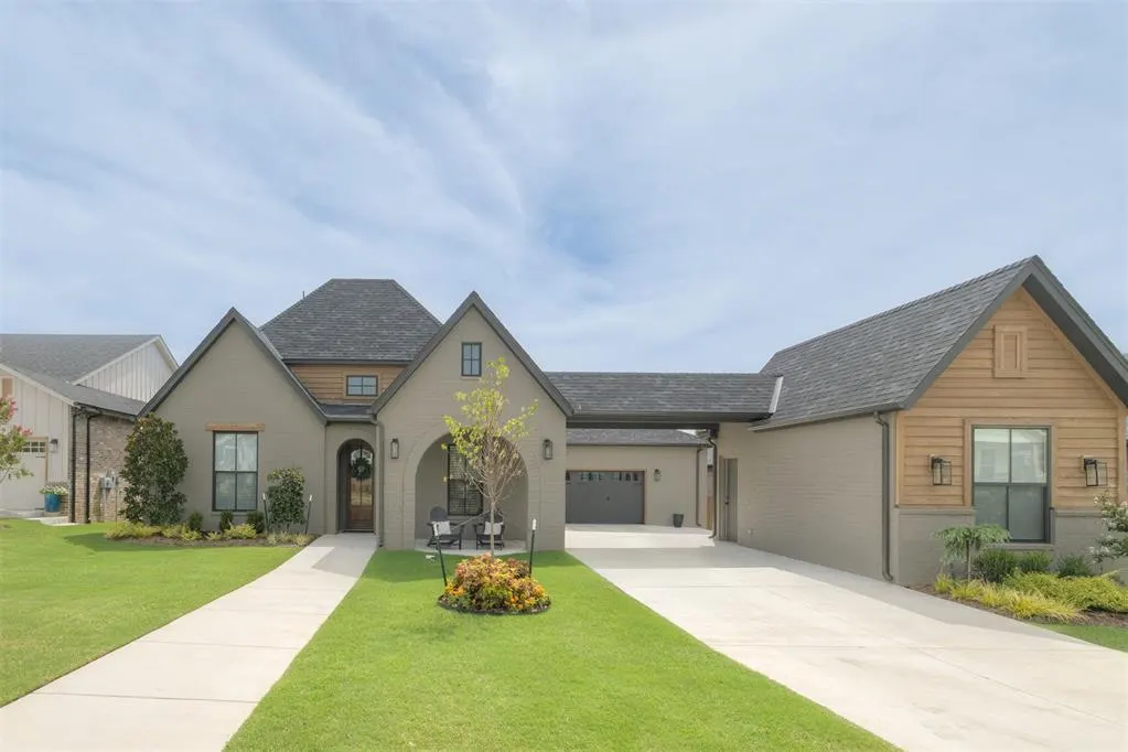 Front exterior — 1732 Parkwood Avenue, Edmond, OK 73034