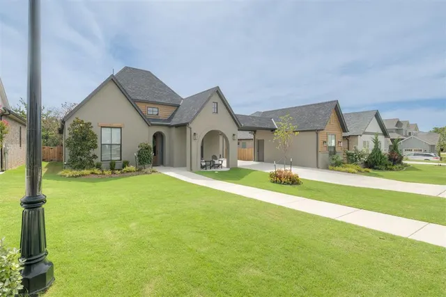 Photo 3 — 1732 Parkwood Avenue, Edmond, OK 73034