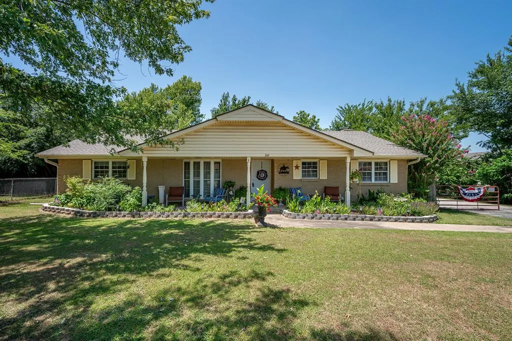 Front exterior — 319 S Main Street, McLoud, OK 74851