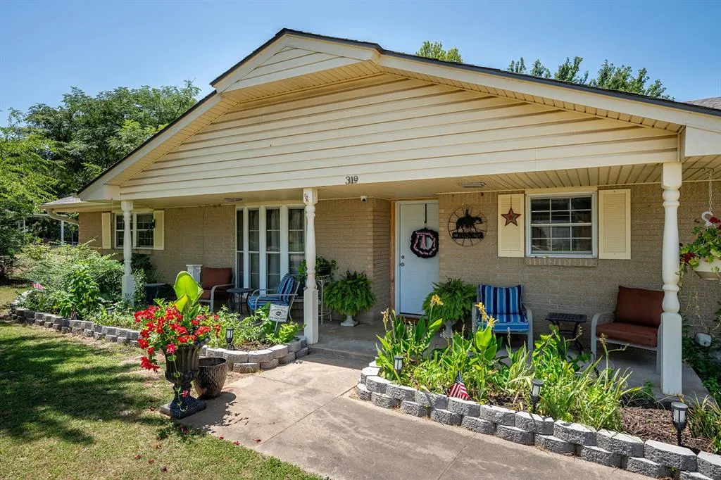 Photo 3 — 319 S Main Street, McLoud, OK 74851