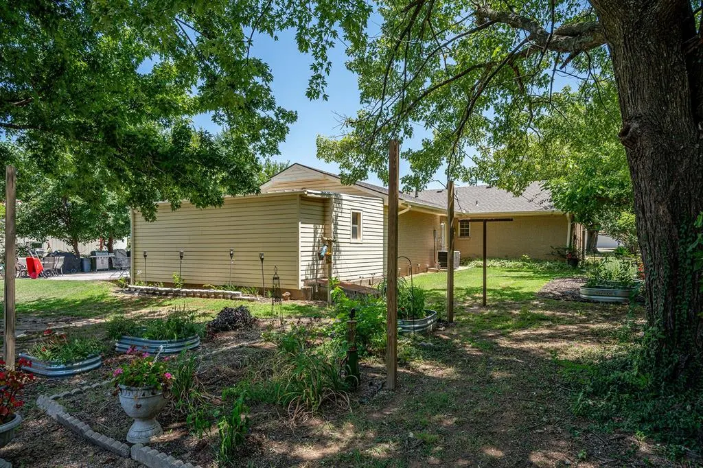 Photo 33 — 319 S Main Street, McLoud, OK 74851