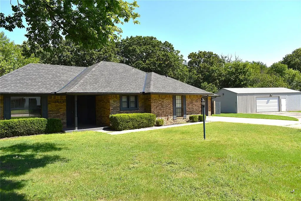 Photo 2 — 2449 Whispering Oak Drive, Seminole, OK 74868