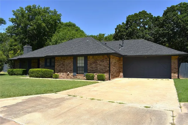 Photo 3 — 2449 Whispering Oak Drive, Seminole, OK 74868