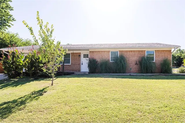 Photo 2 — 14 Crown Point, Pauls Valley, OK 73075