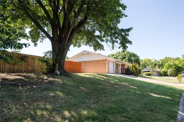 Photo 3 — 14 Crown Point, Pauls Valley, OK 73075