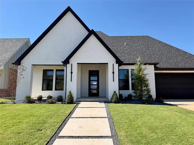 Photo 2 — 12813 Cobblestone Curve Road, Oklahoma City, OK 73142