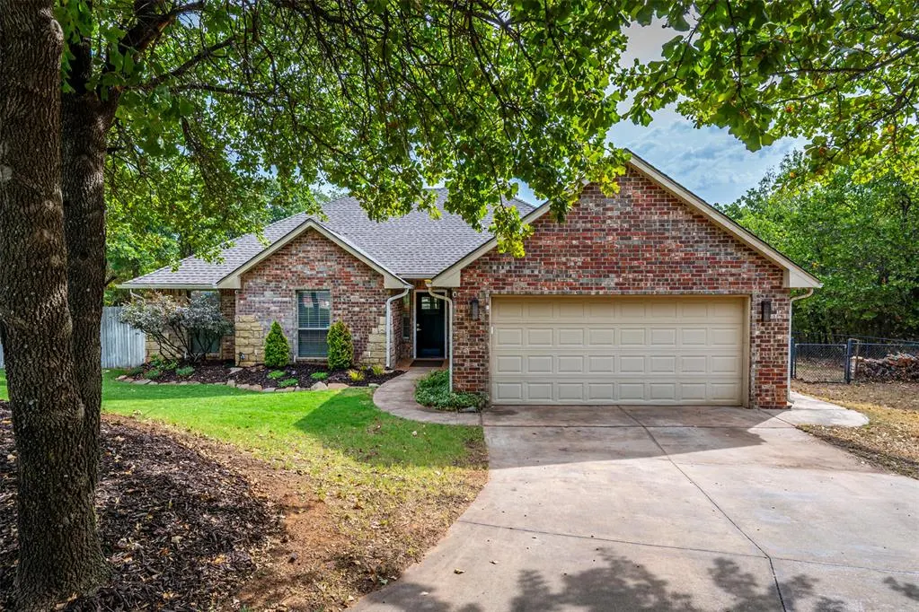 Front exterior — 139 Tulip Trail, Edmond, OK 73025