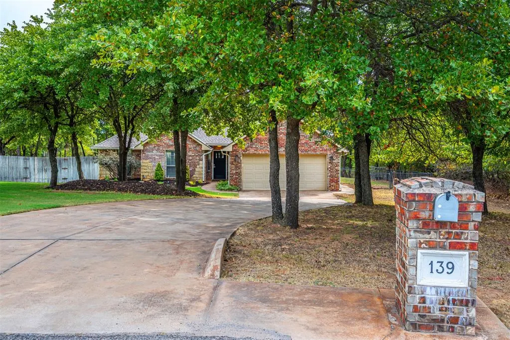 Photo 3 — 139 Tulip Trail, Edmond, OK 73025