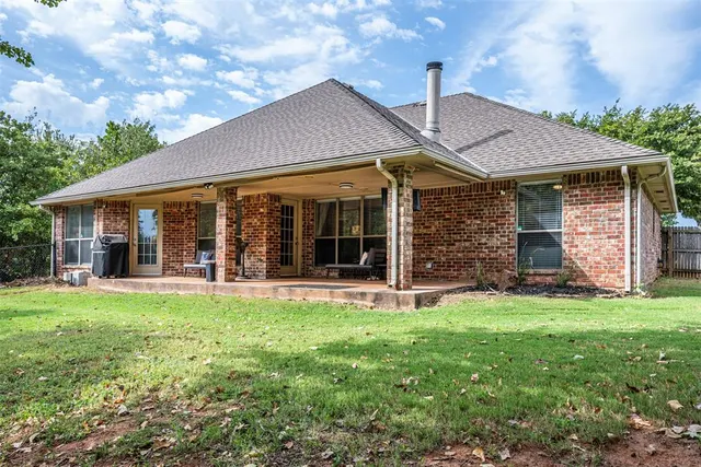 Photo 5 — 139 Tulip Trail, Edmond, OK 73025