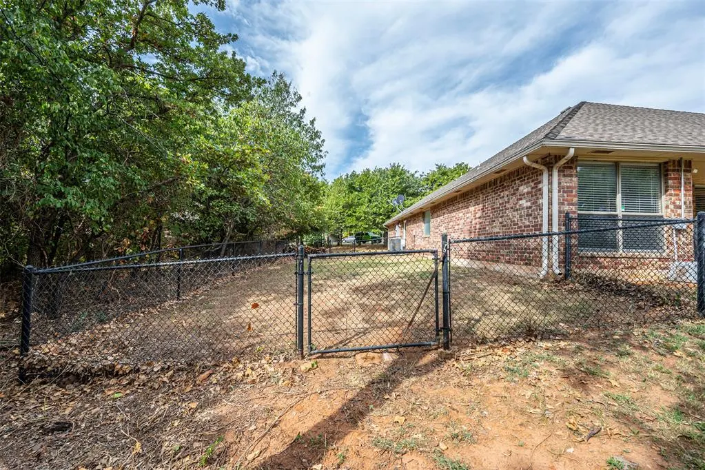 Photo 8 — 139 Tulip Trail, Edmond, OK 73025